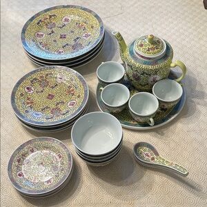 Vintage Chinese Mun Shou porcelain dish set